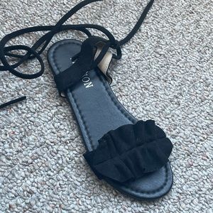 Flat sandals